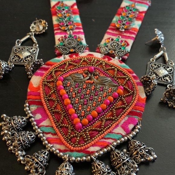 Indian unique necklace with earrings - Picture 2 of 3